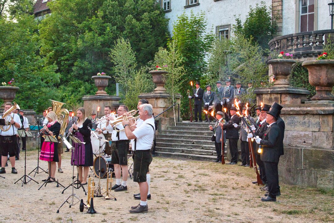 Großer Zapfenstreich vor dem Schloss Ringelheim