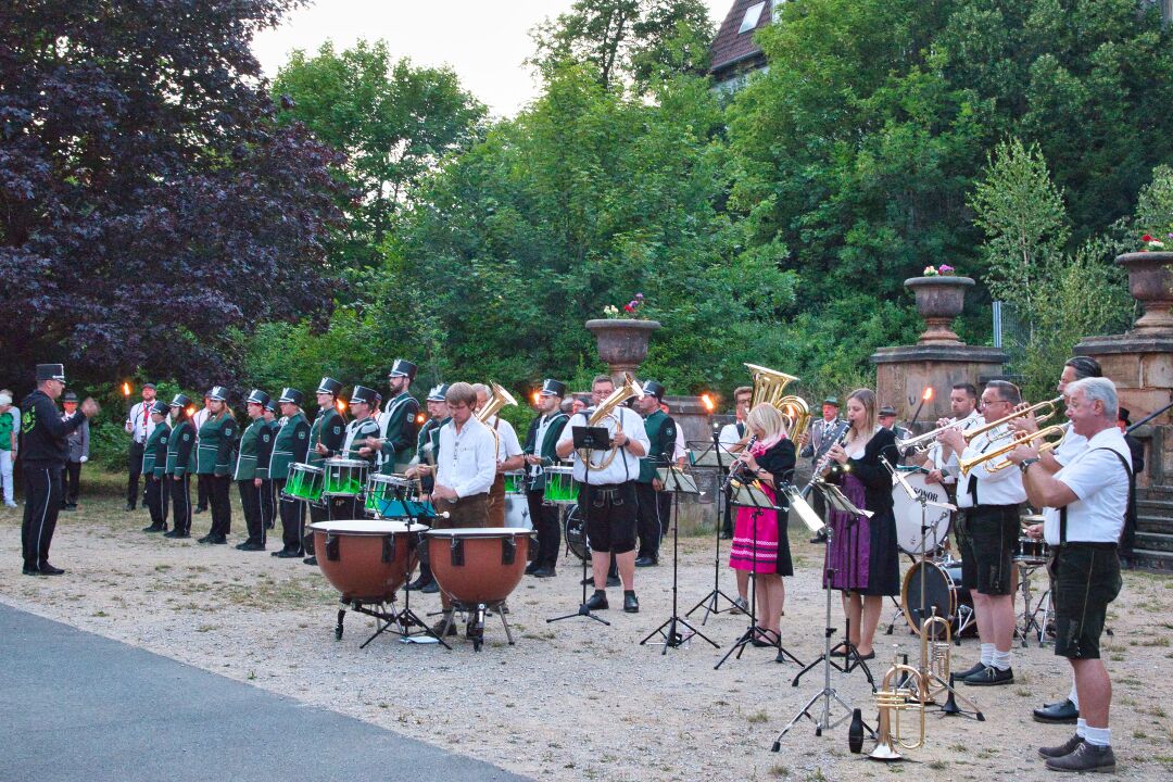 Großer Zapfenstreich vor dem Schloss Ringelheim